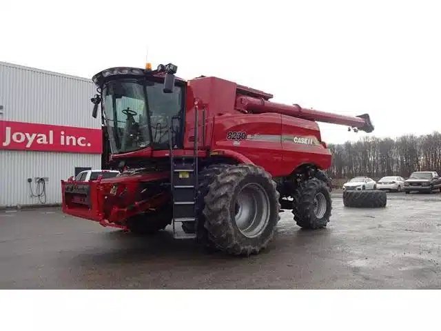 2014 Case IH 8230 Batteuse