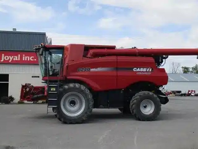 2015 Case IH 8240 Batteuse