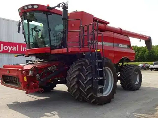 2012 Case IH 8230 Batteuse