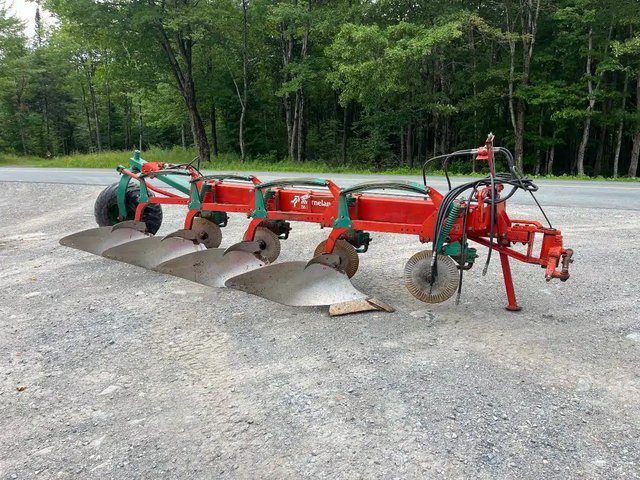 2000 Kverneland BB100 Charrue