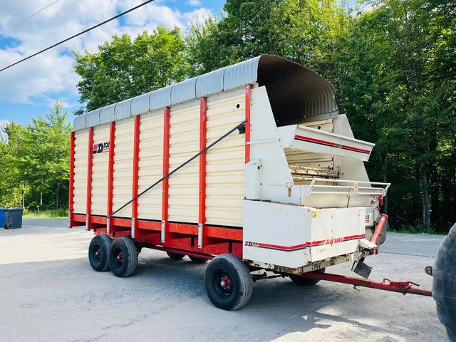 1989 Dion 1018SE Boîte à fourrage