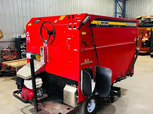 2021 Rovibec ROVIPAILLE - STRAWMASTER Chariot à aliment intérieur