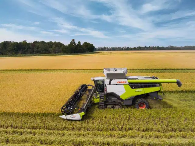 2025 CLAAS LEXION 8700TT Batteuse