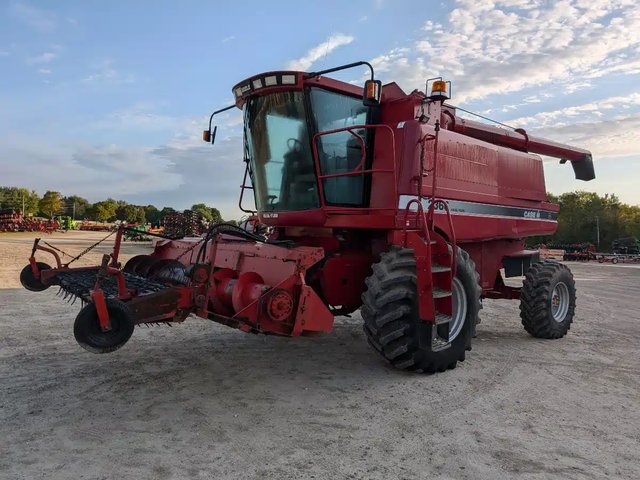 2000 Case IH 2366 Batteuse