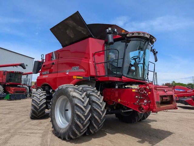 2023 Case IH 8250 Batteuse