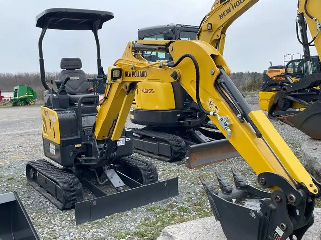 2023 New Holland Construction E17C Excavatrice