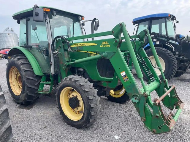 2011 John Deere 5083E Tracteur