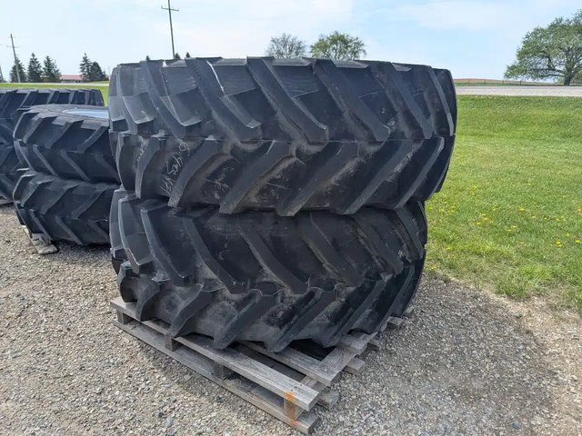Trelleborg 710/75R42 TM900 Pneus