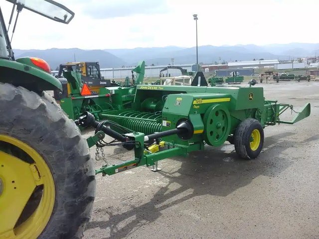 2025 John Deere 348 presse à balle carrée - petite