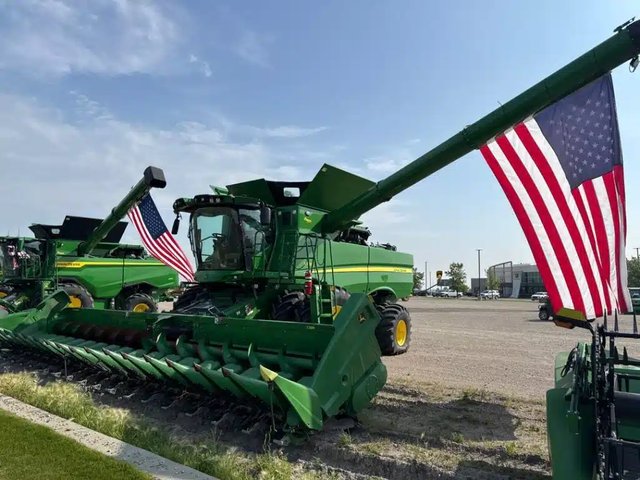 2024 John Deere S780 Batteuse