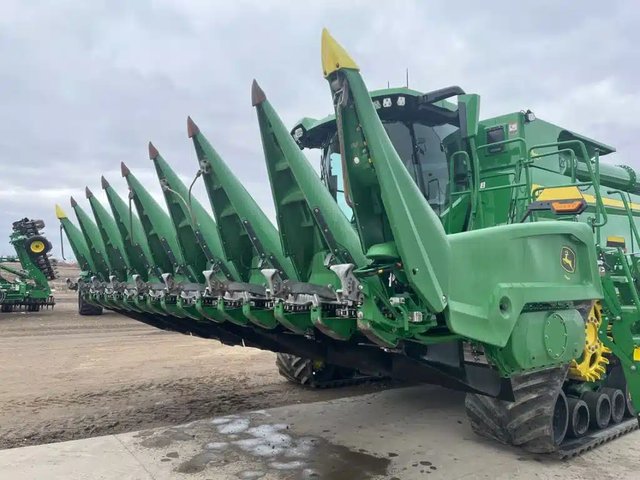 2024 John Deere C8R Nez - Maïs