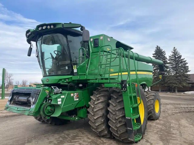 2021 John Deere S780 Batteuse