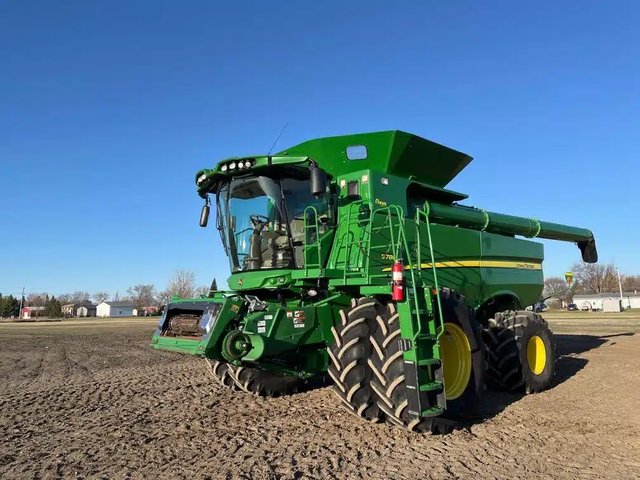 2021 John Deere S780 Batteuse