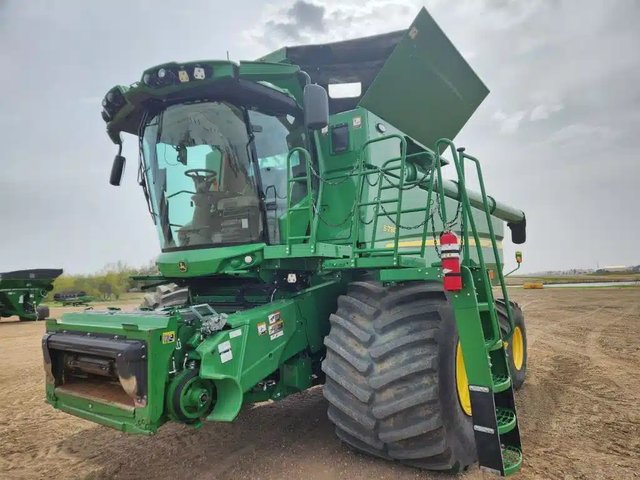 2023 John Deere S780 Batteuse