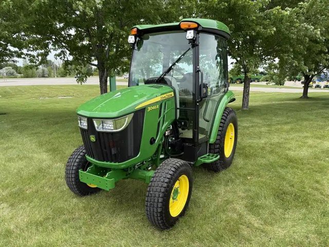 2026 John Deere 3046R Tracteur