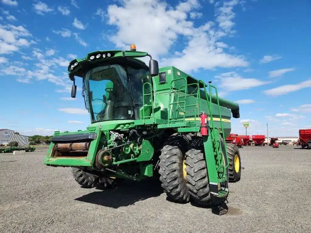 2013 John Deere S680 Batteuse