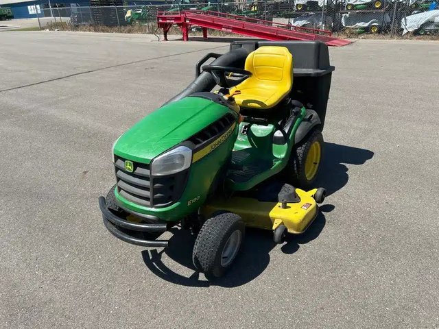 2018 John Deere E180 Tracteur à pelouse