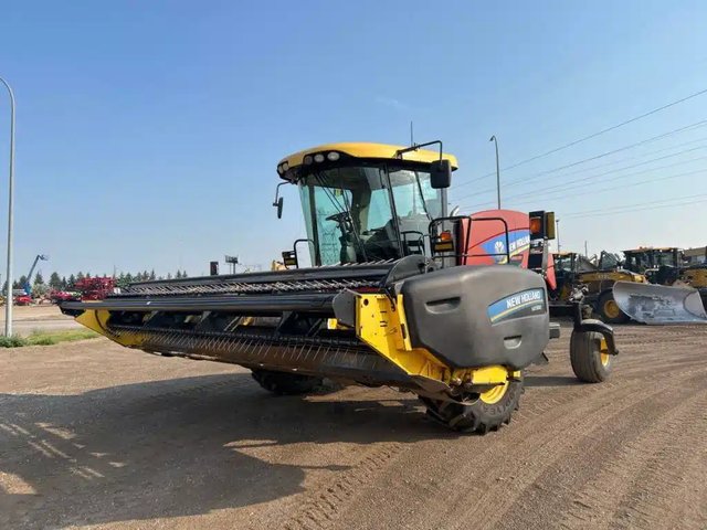 2015 New Holland SPEEDROWER 130 Andaineur