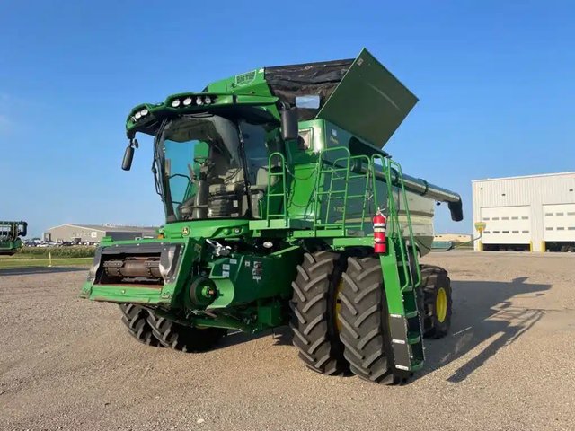 2023 John Deere S780 Batteuse