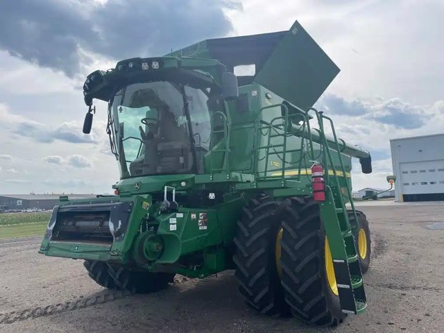 2023 John Deere S780 Batteuse