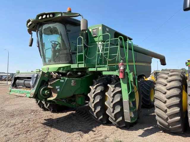 2014 John Deere S680 Batteuse