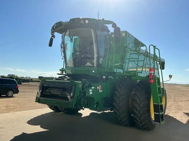 2022 John Deere S770 Batteuse