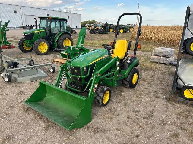 2012 John Deere 1026R Tracteur