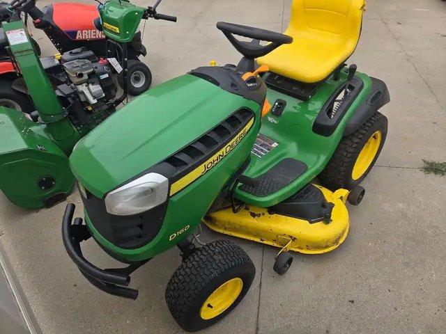 2017 John Deere D160 Tracteur à pelouse