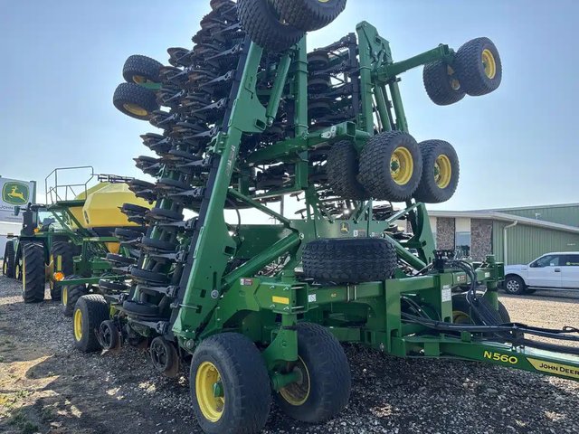 2022 John Deere N560 Semoir à air
