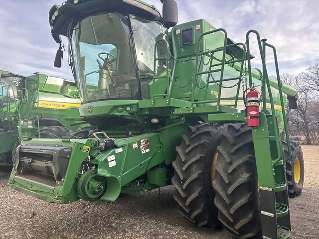 2023 John Deere S780 Batteuse