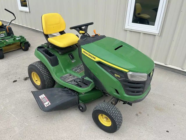 2023 John Deere S110 Tracteur à pelouse