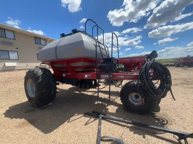 2011 Case IH 2280 Remorque pneumatique