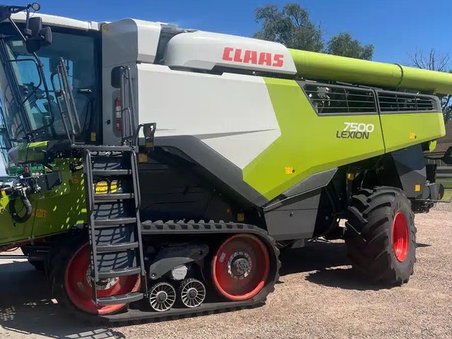 2023 CLAAS LEXION 7500 Batteuse