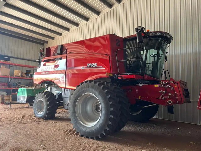 2023 Case IH 7250 Batteuse