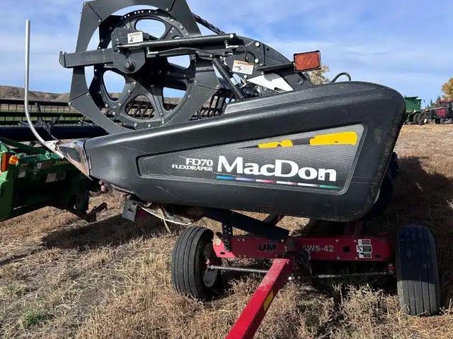 2011 MacDon FD70 Nez - Toile/Tapis