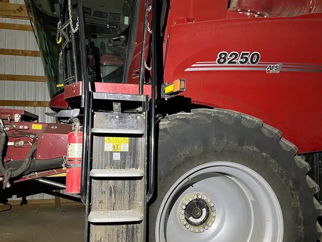 2023 Case IH 8250 Batteuse