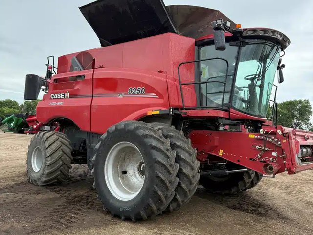 2024 Case IH 8250 Batteuse