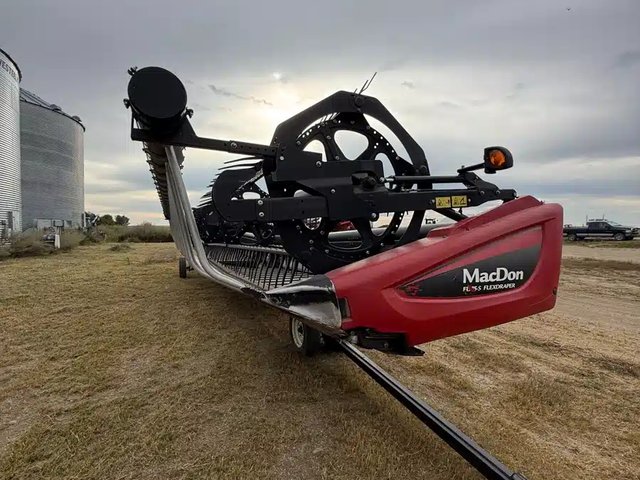 2013 MacDon fd75