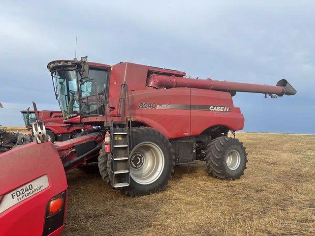 2018 Case IH 8240 Batteuse