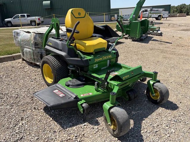 2025 John Deere Z730M Tondeuse à rayon de braquage zéro