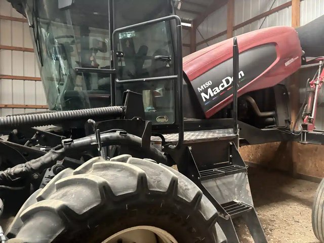 2010 MacDon M150 Andaineur