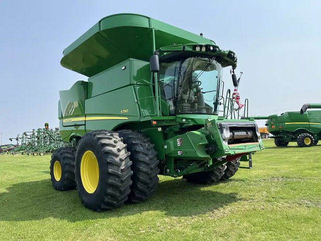 2024 John Deere S790 Batteuse