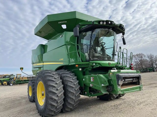 2024 John Deere S790 Batteuse