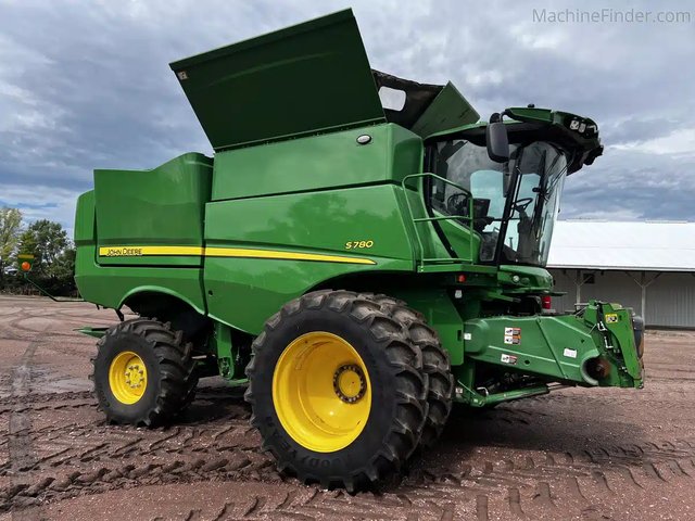 2023 John Deere S780 Batteuse