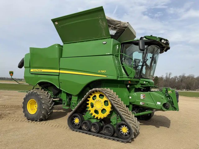 2024 John Deere S780 Batteuse