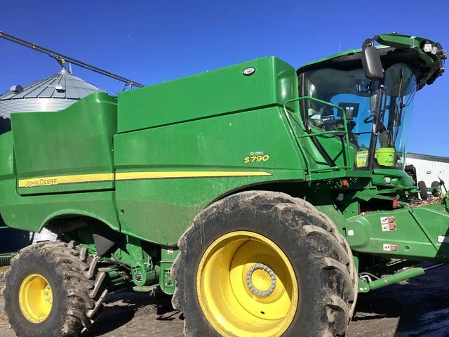 2024 John Deere S790 Batteuse