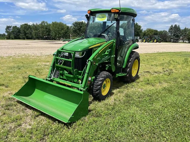 2025 John Deere 3046R Tracteur
