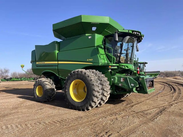 2021 John Deere S790 Batteuse