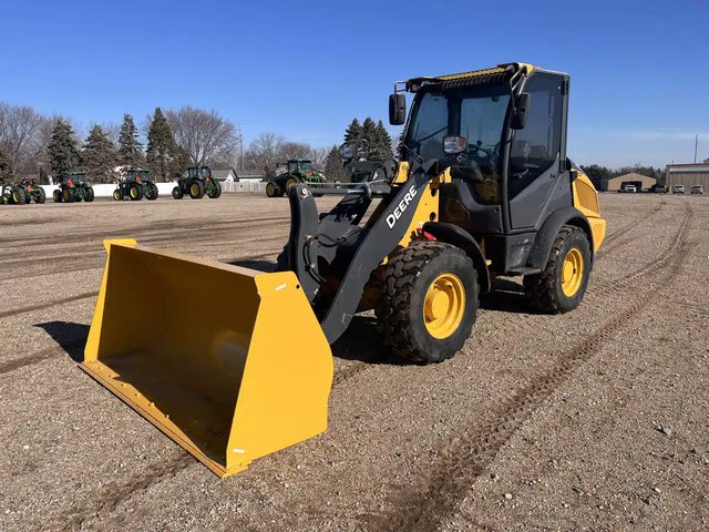 2022 John Deere 204L Chargeur sur roues