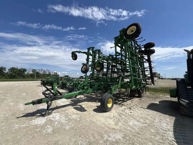 2012 John Deere 2210 Cultivateur